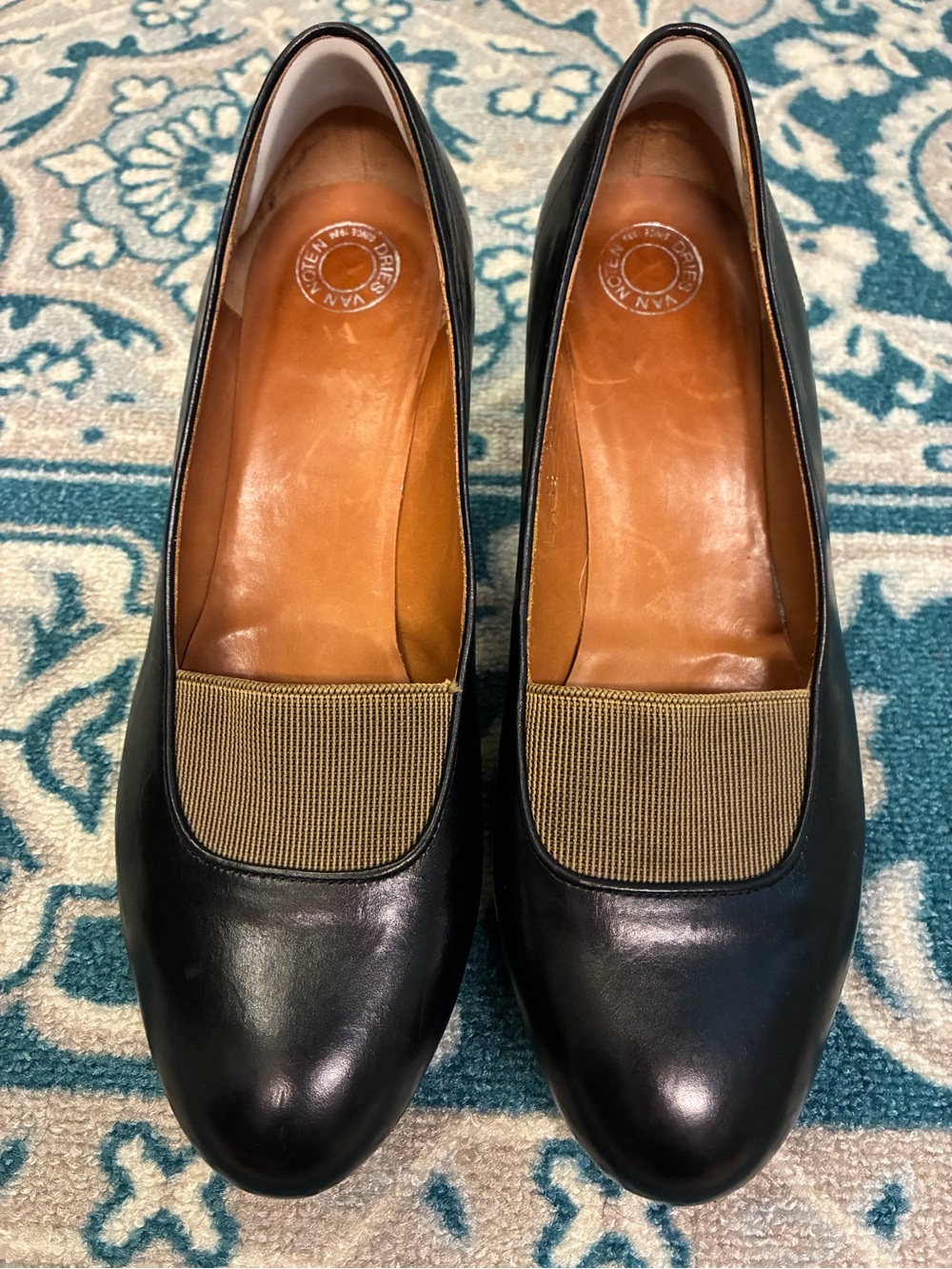 Dries Van Noten Black Leather Women's Pumps with Tan Elastic Accent. Size 9.